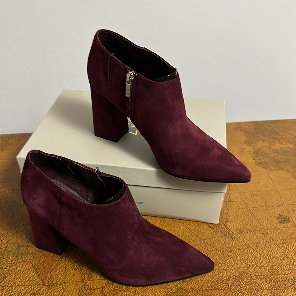 EUC MARC FISHER WOMEN SIZE 9.5 genuine burgundy suede bootie with zipper